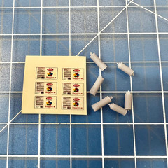 Set of 6 Spray Paint Cans with Decals for Diorama 1/24 1/25