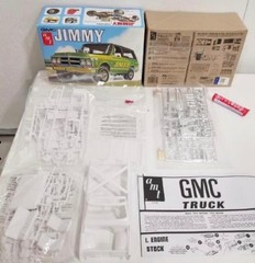 AMT 1:25 scale 1972 GMC Jimmy plastic model kit (N06261085)