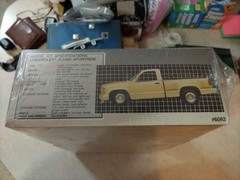 AMT Walmart Pickup 2 Pack 72 GMC/C1500 Sportside 1:25 Model Kits