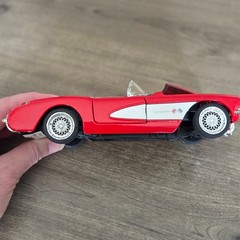 Maisto 1957 Chevrolet Corvette Red Fuel Injection Diecast Model Car 1/24 7in