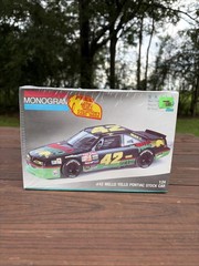 #42 Mello Yellow Pontiac NACAR Stock Car 1/24 model kit by Monogram NIB