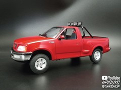 AMT 1997 Ford F-150 4X4 Pickup 1:25 Scale Model Kit