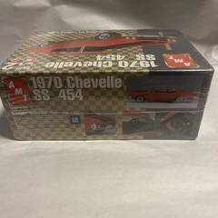 AMT 1970 Chevelle SS 454 1/25 Plastic Car Model Kit 31640 Free Shipping