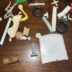 Vintage Lot Of Plastic Model Car Parts And Pieces (Lot Jy492)