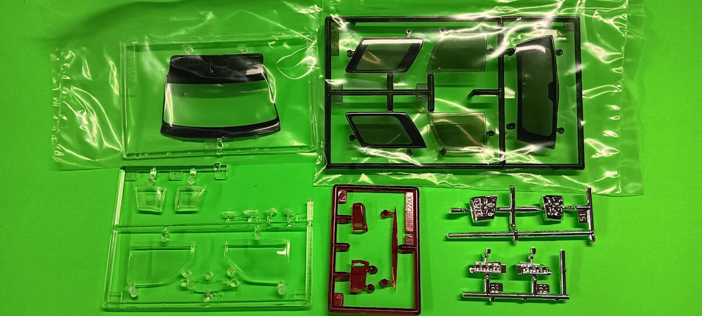 2005 Cadillac Escalade 1/25 Glass Windshield Head Lamps Tail Lights Revell
