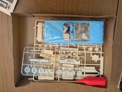 REVELL 63 FORD Thunderbird 1:32 SCALE and Monogram 56′ T-Bird