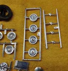 Junkyard Find 1/25 Assorted Tire and Hubcap Lot