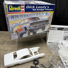 M26d Revell 1/25 85-2373 Dick Landy’s 68 Dodge Charger Winter National Model Kit