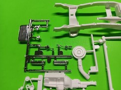 Frame Chassis Axles 302 Engine V8 1980 Ford Bronco 4×4 1/24 Revell Gone Fishing