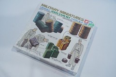 Tamiya 35026 1/35 Scale Military Model Kit Fuel Oil Drum & Jerry Cans Set NEW