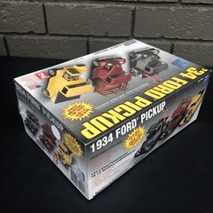 Lindberg 1934 Ford Pickup Build 3 Ways 1:25 Model Kit #72157 NEW SEALED Box Bent