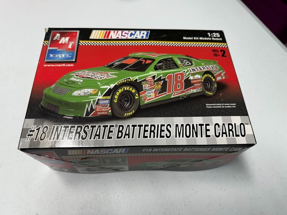 2003 AMT Ertl Bobby Labonte #18 NASCAR 1:25 Model Kit, New in Box