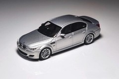 King 1:64 Scale Silver M5 E60 Sedan Sports Diecast Display Toy Collection NIB