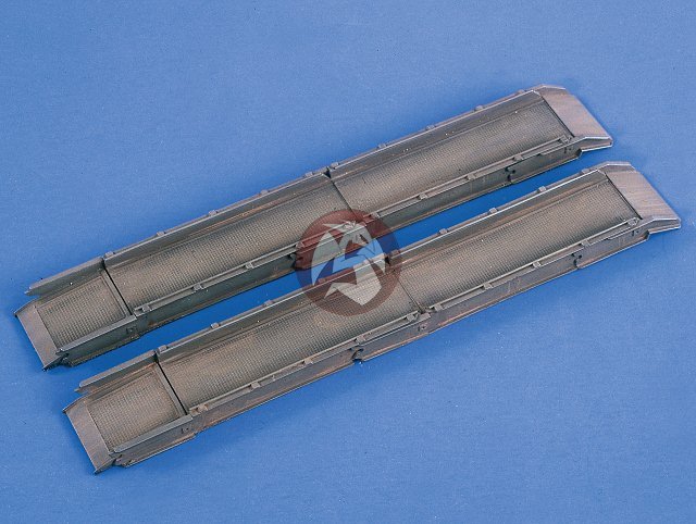 Verlinden 1/35 Temporary Steel Treadway Bridge Sections WWII (2 pieces) 2105