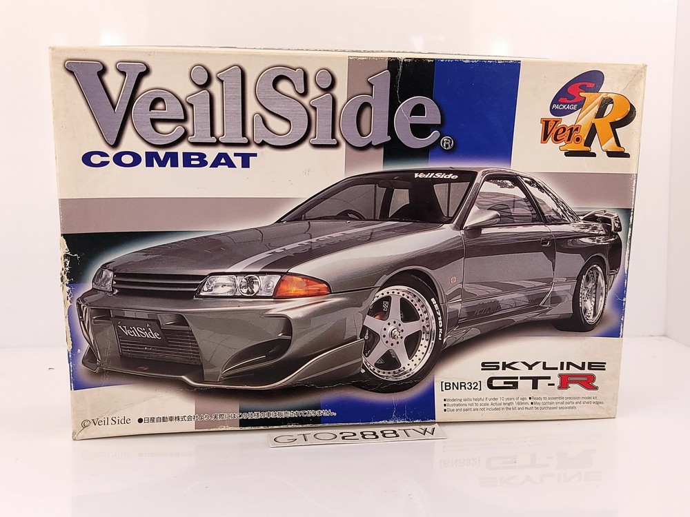 Aoshima 1/24 scale Veilside Combat Nissan R32 Skyline GT-R(BNR32) model kit(JDM)