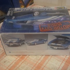 Revell Motor City Muscle ’69 Camaro Z/28 RS 1:25 Plastic Model Car Kit 12+