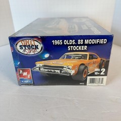 Vintage 1965 OLDS 88 Modified Stocker AMT Ertl 1:25 Model Kit Sealed New Car