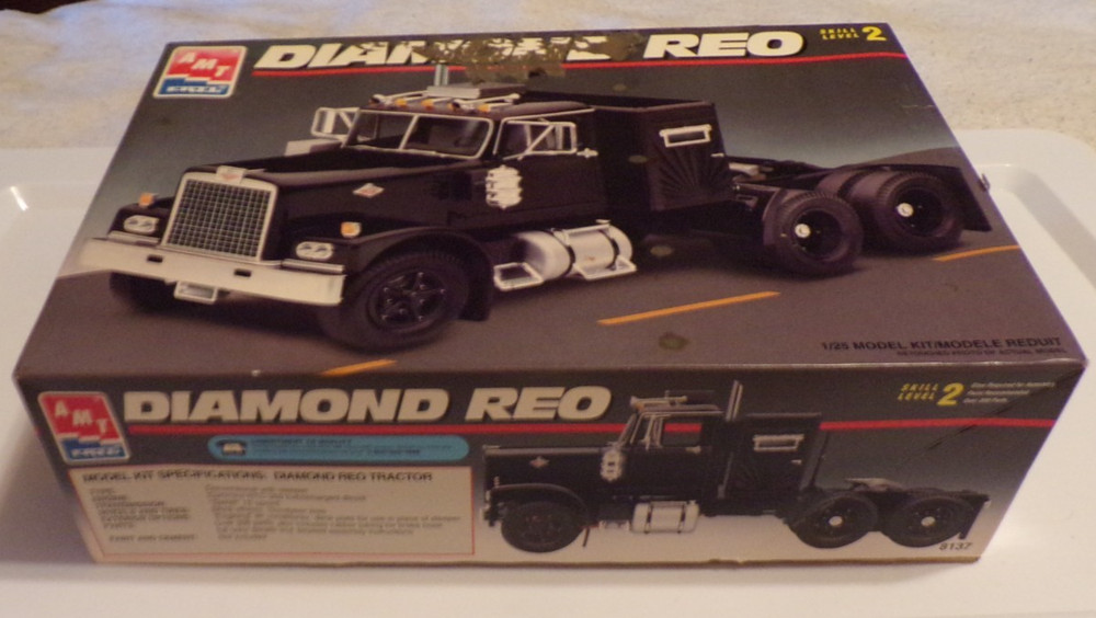 LOOK AMT / ERTL DIAMOND REO SCALE 1/25 MODEL KIT OPEN BOX