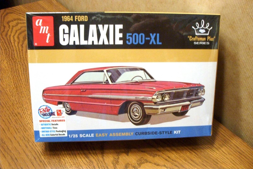 AMT 1964 FORD GALAXIE 500-XL 1/25 SCALE MODEL KIT “Craftsman Plus Series”