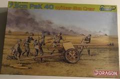 Dragon 6433 7.5 cm Pak 40 w/Heer Crew Premium Edition 1:35 ’39-’45 series