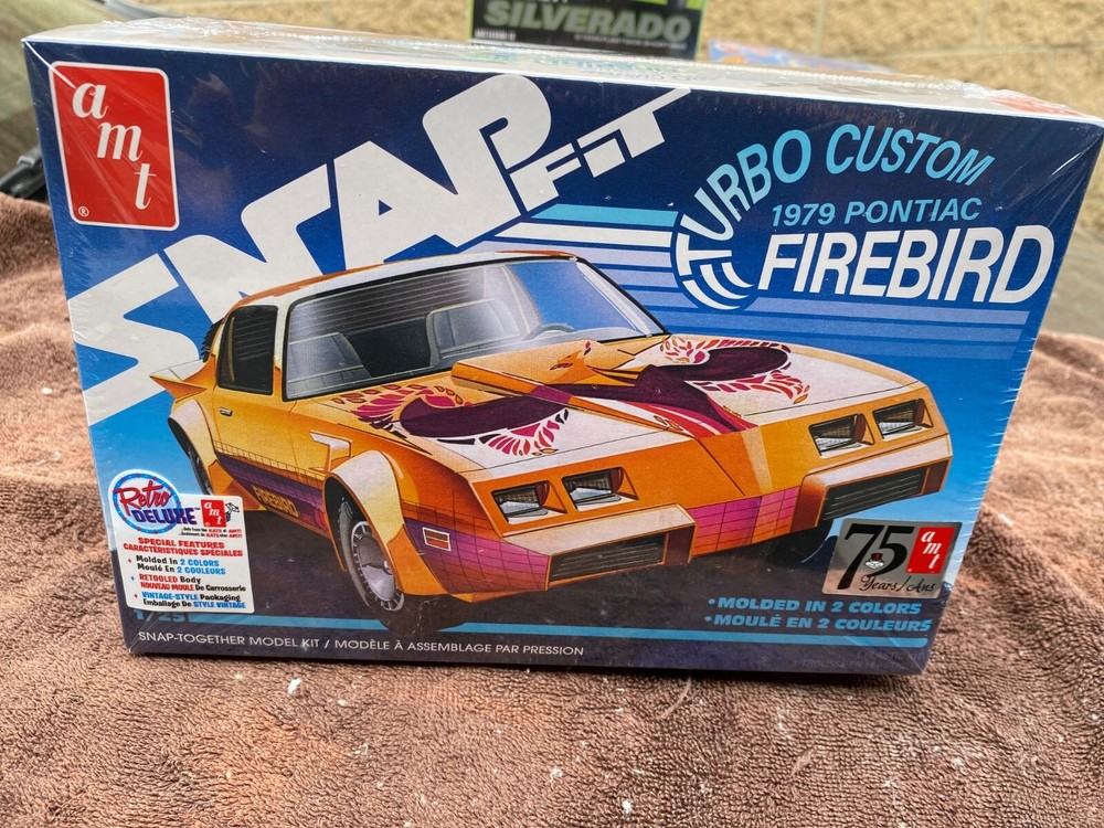 SKILL 1 SNAP MODEL KIT 1979 PONTIAC FIREBIRD TURBO CUSTOM 1/25 BY AMT AMT1211 M