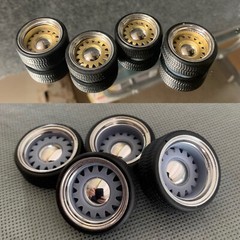 1:18 26” Artillery Wheels With Chrome Beauty Ring/Cap. Vehicle Not Included