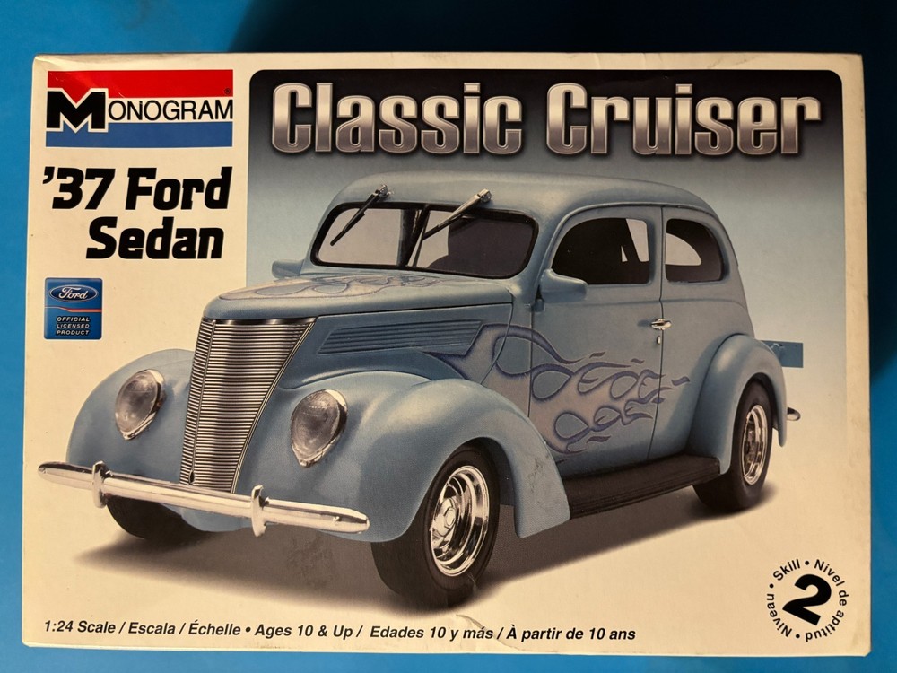 1937 FORD SEDAN CLASSIC CRUISER MODEL KIT MONOGRAM 1/24 SCALE NEW COOL LOOK!!