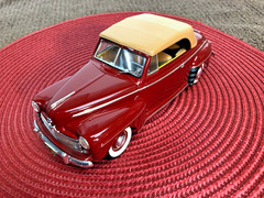 REVELL 1/25 1948 FORD CONVERTIBLE FACTORY BUILT UP BOX ART STUDIO DISPLAY MODEL