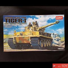 Academy 1/35 GERMAN TIGER-I EARLY VERSION Tank Plastic model kit WWII #13239