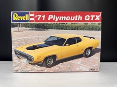 Revell �71 Plymouth GTX 1:24 Scale Model Kit VTG c1995