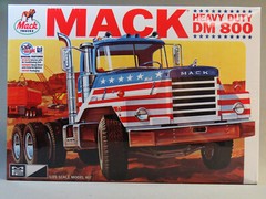 MPC 899 MACK DM800 HEAVY DUTY SEMI TRACTOR TRUCK MODEL KIT 1:25 SCALE MPC899 NEW