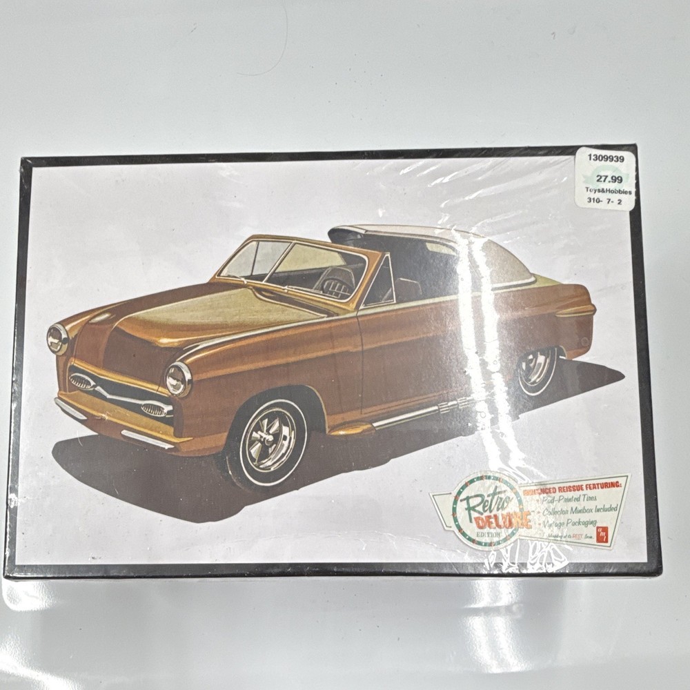 AMT 1950 Ford Convertible Showboat Hot Rod 1:25 Unassembled Plastic Model Kit