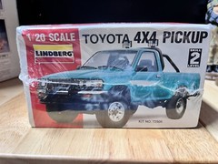 1992 Lindberg Toyota 4X4 Pickup Truck Vintage Model Kit #72506 COMPLETE