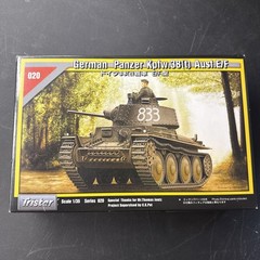 Tristar Model Kit – German Panzer Kpfw.38(t) Ausf.E/F Tank #35020 –
