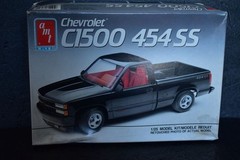 AMT 1/25 Chevy C1500 454SS Pickup Truck Model Kit 7.4L V8 Unassembled