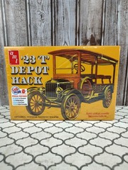 AMT 1923 Ford Model T Depot Hack 1:25 Scale Plastic Model Kit 1237 NIB