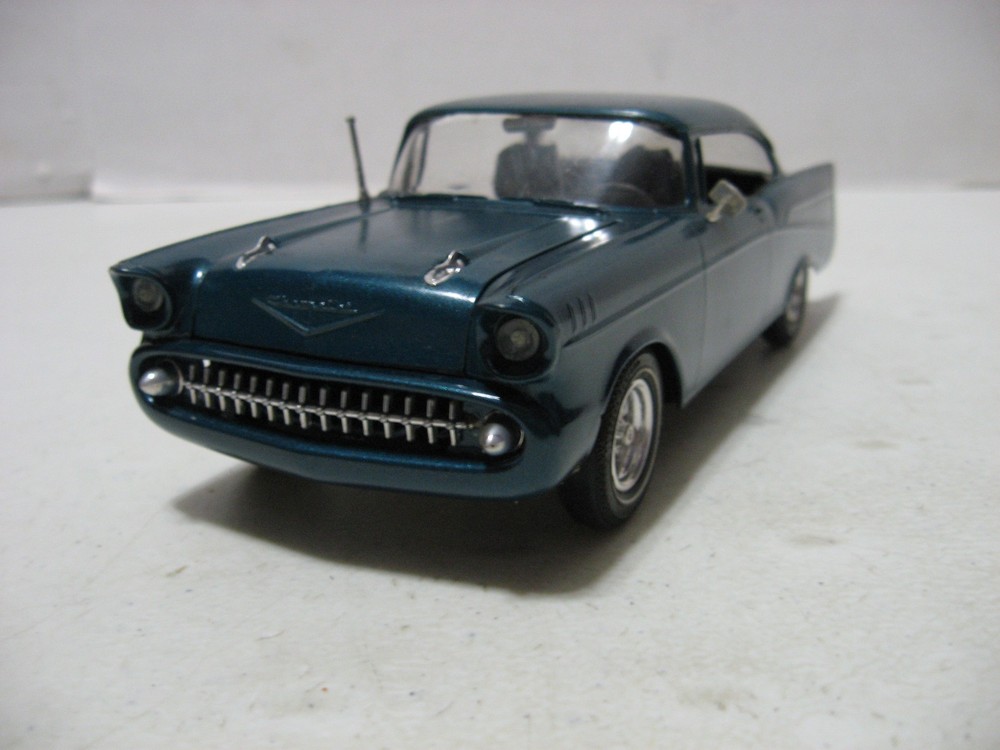AMT/ERTL Green 1957 Chevy Hard Top 1/25 Scale Built Model Kit #31543