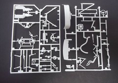 DONOR NASCAR 1996-1997 FORD THUNDERBIRD STOCK CAR KIT- WHITE – NO DECALS – 1/24