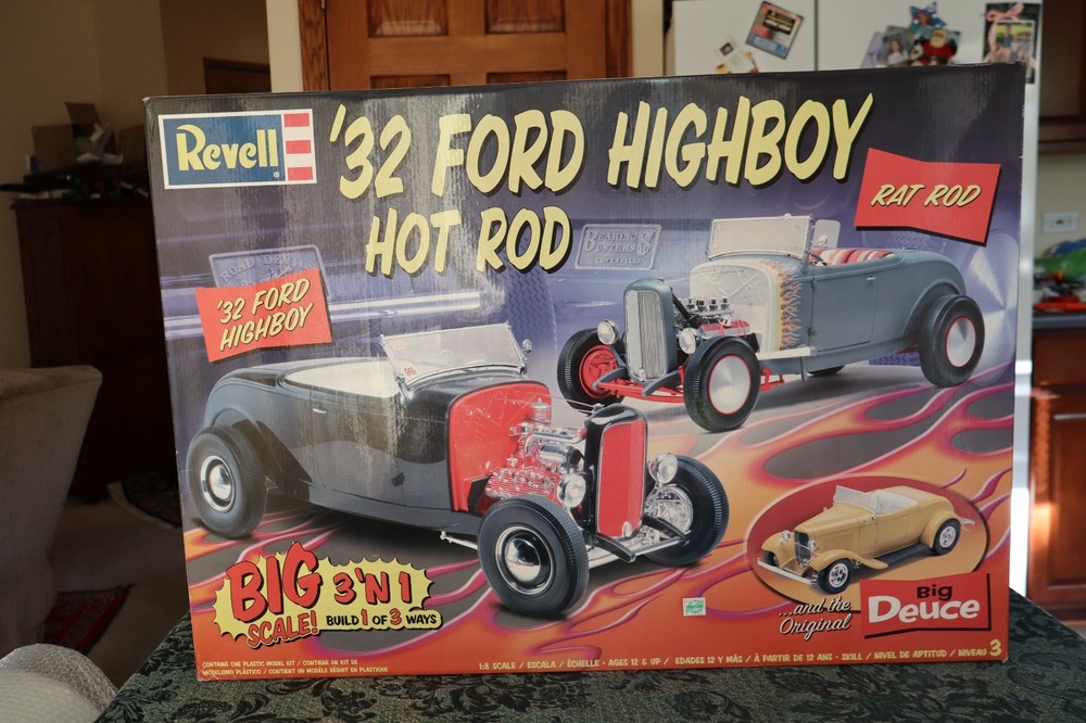 REVELL 32 FORD HIGHBOY HOT ROD 3 IN 1 SEALED No 85-2616