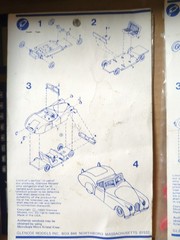 GLENCOE VINTAGE MINIKITS JAGUAR XK120 AND FERRARI IN 1/72ND SCALE (NEW IN BAG)