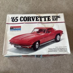 Monogram Car Model Kit 1965 ’65 Corvette Sting Ray Stingray 1/8 Scale Red 2600