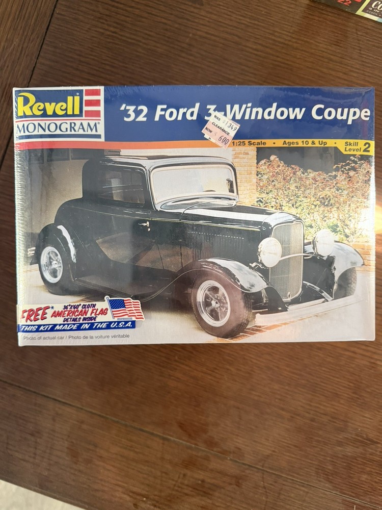 Revell Monogram ’32 Ford 3-Window Coupe 1:25 Black Hot Rod Car Model Kit New