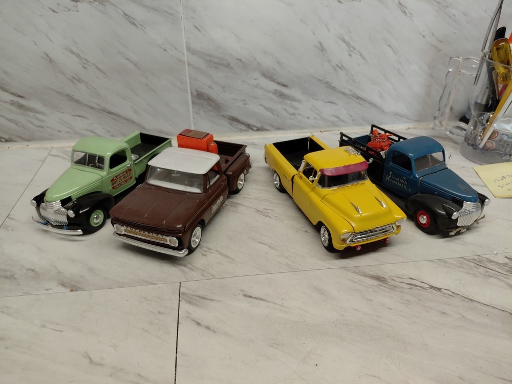Model Junkyard/parts Plastic ,Nice Custom Car Lot Of 4 Street Rod Pickups