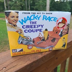Wacky Races The Creepy Coupe Snap Plastic Model Kit 1/25 Gruesome Mancave Decor