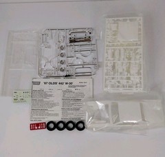 1997 Lindberg 1967 Olds 442 W-30 1/25 Model Kit #72171 Open Box