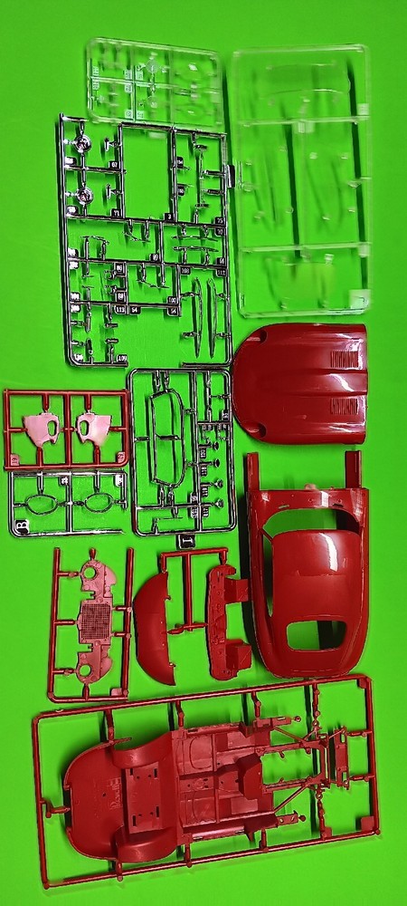 REVELL Jaguar XK-E Type Coupe 1/24 New Tool! Hood Body Glass Chrome Head Lights