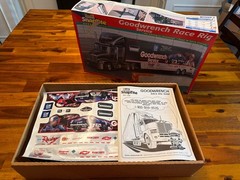 1997 Revell SnapTite Goodwrench Race Rig Dale Earnhardt #3 Model Kit #85-1709