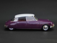 EBBRO 1/24 Citroen DS19 Painted Finished