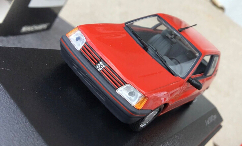 1/43 MINICHAMPS MIN 400112370 Peugeot 205 Xr 1988 , red, mint,++ !