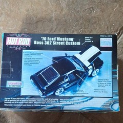 Classic Metal Works Hot Rod Magazine 1:24 ’70 Mustang Boss 302 Model Kit